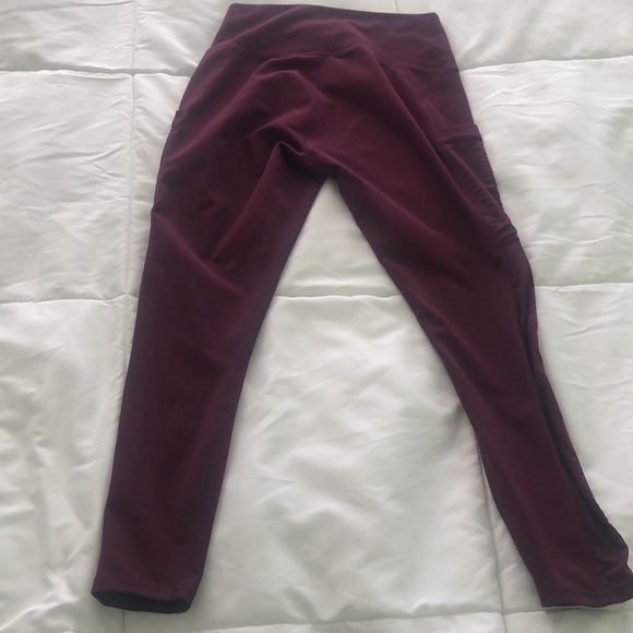 Fabletics Powerhold plum purple leggings with side pockets and side mesh - Picture 6 of 9